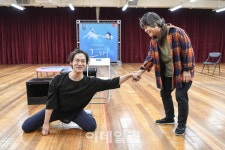 여중생·제약회사 회장·강사 부부, 그들을 엮는 그 개