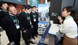 [포토]스타트업 오픈이노베이션 행사 찾은 김영주 무역협회 회장-정찬수 GS 사장