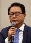[포토]눈감은 정승인 코리아세븐 대표