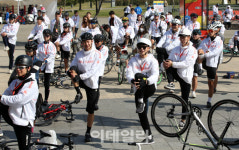 [포토]스트레칭으로 몸의 근육을 풀어요!