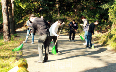 [포토] 봉사활동하는 KG에듀원 학생들