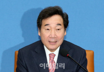 [포토]'국정현안점검조정회의'에서 발언하는 이낙연 총리