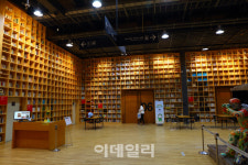 [동네서점①] 엄격함 벗은 책방의 무한 변신