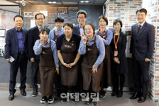 [포토] 이목희 부위원장, 제주항공 모두락 방문