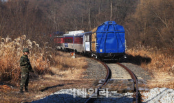 [포토]개성 방향으로 달리는 열차