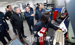 경기 시흥 마팔하이테코 간 이재갑 장관…스마트공장 혁신 사례 주목