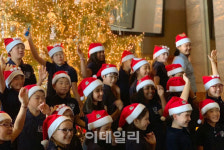 [포토] 합창하는 서울외국인학교 어린이