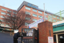 임시휴업 나선 대성고…시민들 차분히 수습되길 간절한 기도