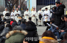 [포토]성탄절, 국일고시원 앞에서 열린 성찬례