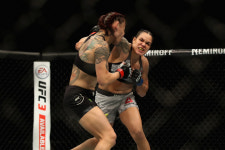 [포토] UFC 232 누네스의 강펀치