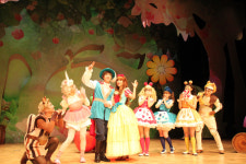 인형 미미가 뮤지컬 속으로...백설공주 미미-숲 속 오두막