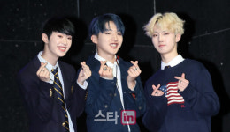 [포토]몬트 귀여운 손하트