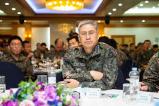 靑행정관 만남, 육군총장 공관서 카페로 바꿨다?…軍 사실아냐