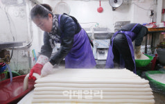[포토]김이 모락모락, 분주한 떡집