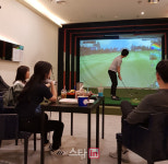 [진화하는 스크린 스포츠] 미세먼지·추위야 반갑다!…·바다낚시·암벽타기도 VR로 실감나게
