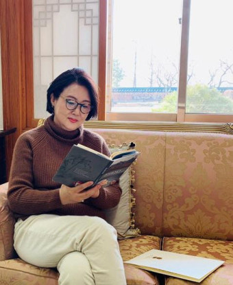 모디 총리, 김정숙 여사에 본인 출간 시집 선물