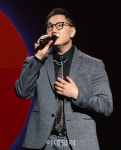 [포토]이데일리 문화대상에서 멋진 무대 선보이는 가수 더원