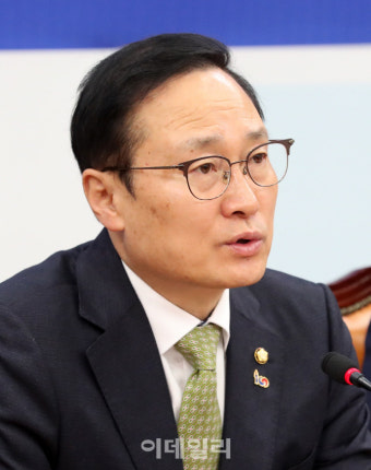[포토]발언하는 홍영표 더불어민주당 원내대표