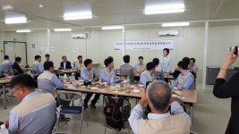 김현미 장관, 브루나이 템부롱대교 건설현장서 깜짝 간담회
