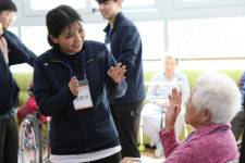 아워홈 신입사원, 봉사활동으로 사회 첫발