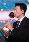 KCC 이정현, 프로농구 정규리그 MVP 등극...라건아, 외국선수 MVP