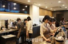 웹젠, 장애인 10명 정규적 채용...사내카페 꿈꾸는 숲 운영
