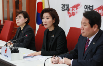 [포토]나경원 원내대표 기자간담회