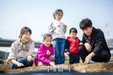 [포토]화승그룹, 주말농장 화승이랑의 파종식 진행