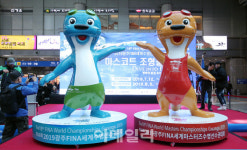 [포토]용산역의 수리와 달이