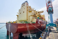 [르포]울산 앞바다에 뜬 국내 첫 민간 LNG운반선…SK E&S 미래 실어나른다
