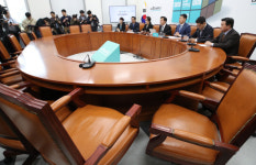 [춘추관에서] “하나부터 열까지 모든 건 총선이다”