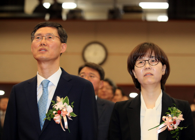 헌재 퇴임식, 문형배 헌재장과 이미선 헌재관이 임기 마치고 퇴임