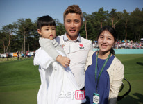 [포토]이태희 우승 가족의 힘이죠
