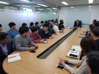 통하자체인사업국 | 정세균 의원, AI 기술업체 방문해 "중소·벤처 금융지원 강화해야"