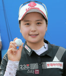 [포토] 최혜진 '골프천재 2승을 만들어 준 고마운 볼'