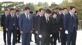 이인영 "교섭단체만 여야정협의체? 고민스럽다"