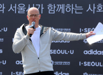 [포토] 서울아 운동하자 오픈식 인사말하는 아디다스코리아 대표