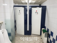 `강남역 묻지마 살인` 3년 흘렀지만…남녀공용화장실은 여전했다