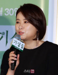 [포토]인사말하는 배우 장혜진