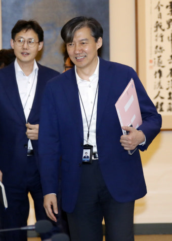 조국, 국회계류 '국정원 개혁법' 상기…'서훈-양정철 회동' 공세 우회비판