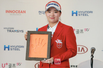 [포토] 이다연 '33회 한국여자오픈 핸드프린팅'