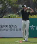 [포토]티샷하는 김정락 참가자