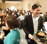 이재용, 삼성물산 방문..구내식당서 직원들과 점심