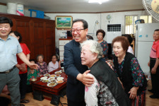 [포토]조광한 남양주시장 어르신들 경로당 이용 불편함 없도록 할 것