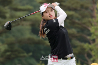 [포토] 최혜진 '무서운 기세로 버디 성공 시즌 4승 가즈아'