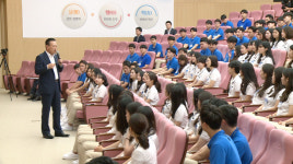 물 한 잔 안마시고 2시간 열정 강연..김도진式 광폭 소통