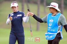 [포토] 이소영 '오빠 주먹 여기~'