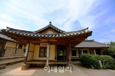 [여행] 발길따라 묵향 가득…추사의 향기 품은 古宅을 거닐다