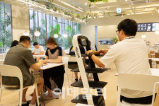 우아한형제들, 로봇이 실제 서빙하는 미래식당 오픈
