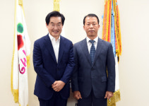 [포토]신임 경기북부병무지청장 만난 안병용 의정부시장